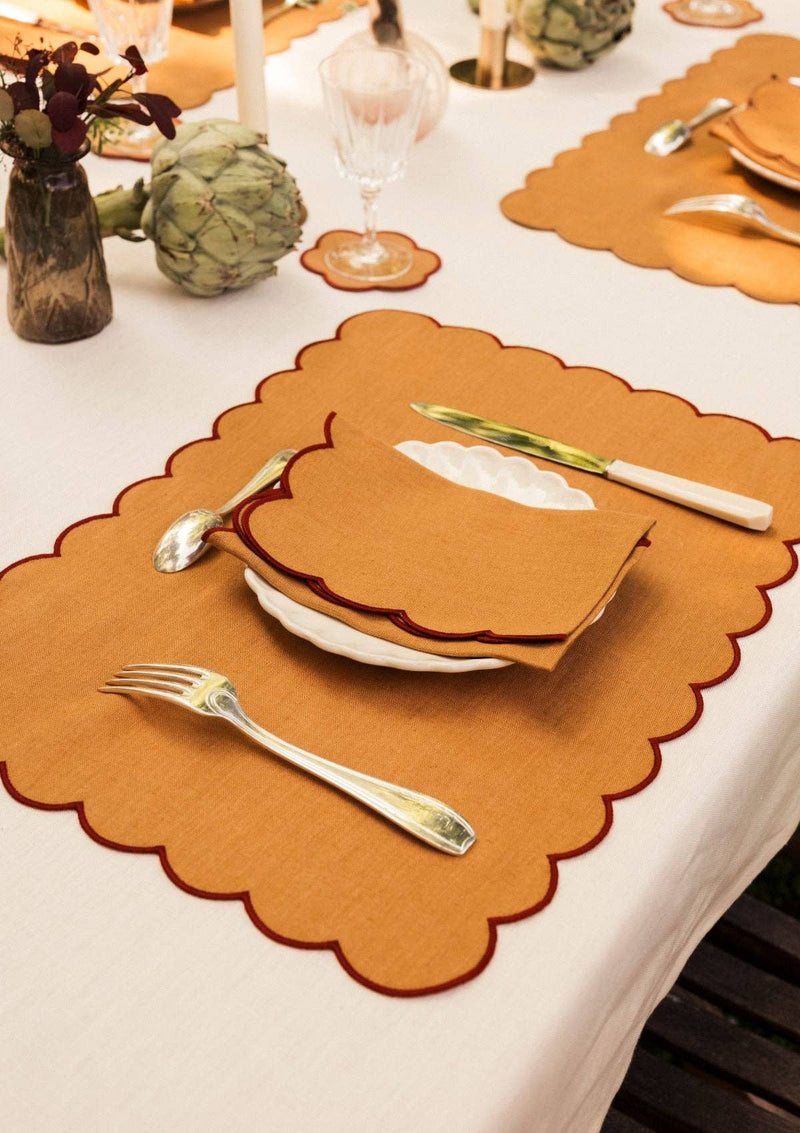 Les sets de table rectangulaires festonnés en lin Ocre jaune & Tomette (lot de 2)