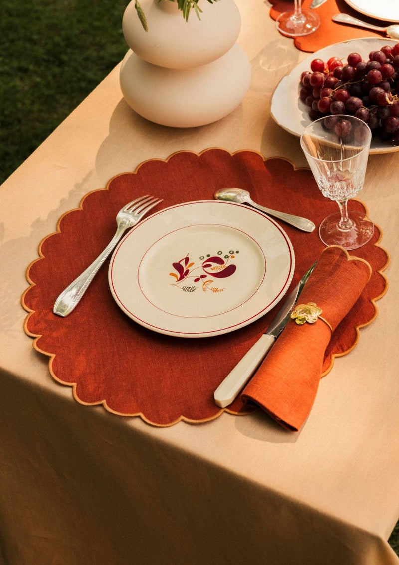 Les sets de table ronds festonnés en lin Tomette & Ocre jaune (lot de 2)